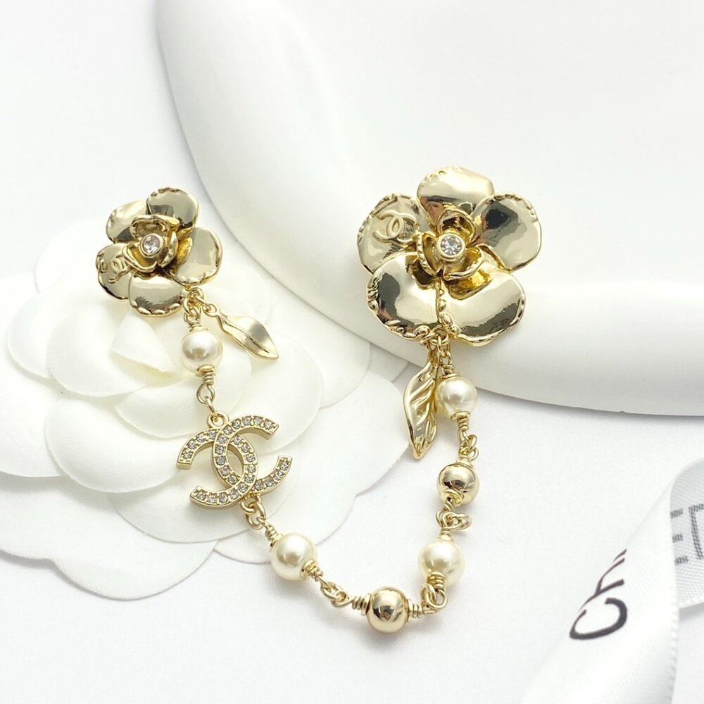Hot-selling Chanel brooch